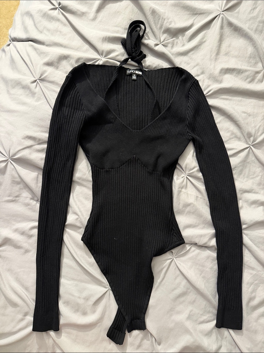 Fashion Nova Black Ribbed V-Neck Halter Long-Sleeve Bodysuit